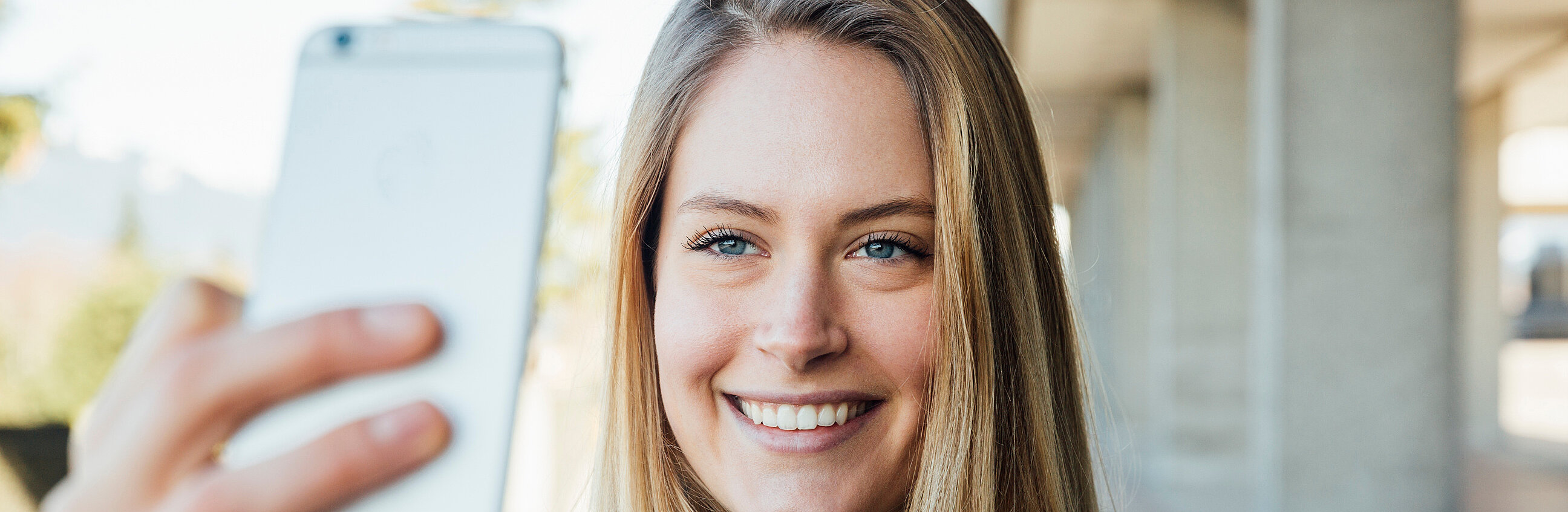 Frau macht Selfie